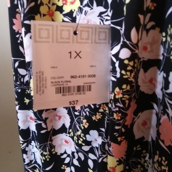 Liz Claiborne 1X Black Floral Pintuck Blouse NWT - Picture 6 of 6